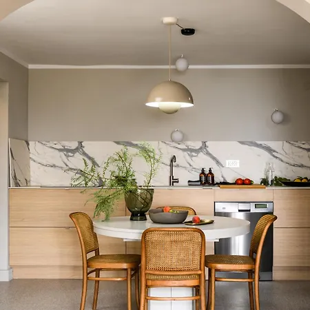 Seafront House Casa Flora 펜션 트로기르