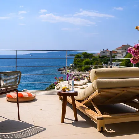 Seafront House Casa Flora
